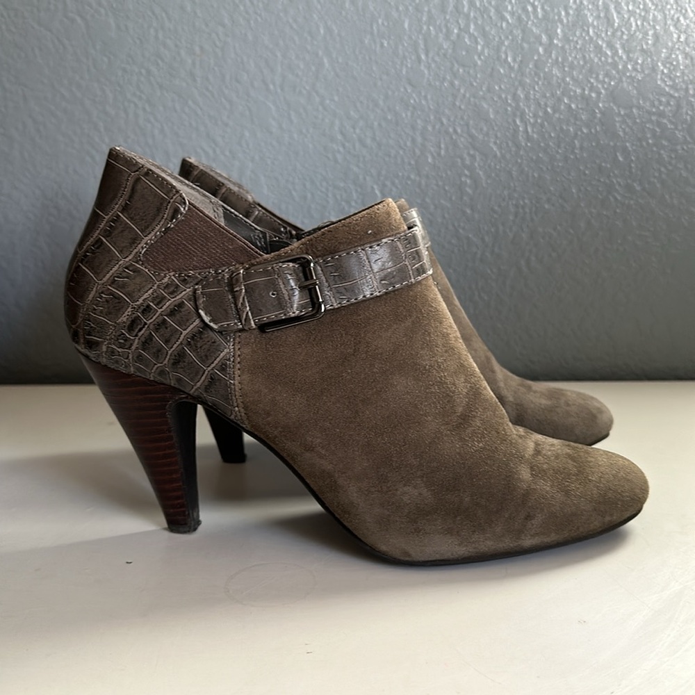 Alfani taupe/grey suede leather booties
